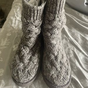 Ugg Isla. GUC. Size 7. Gray